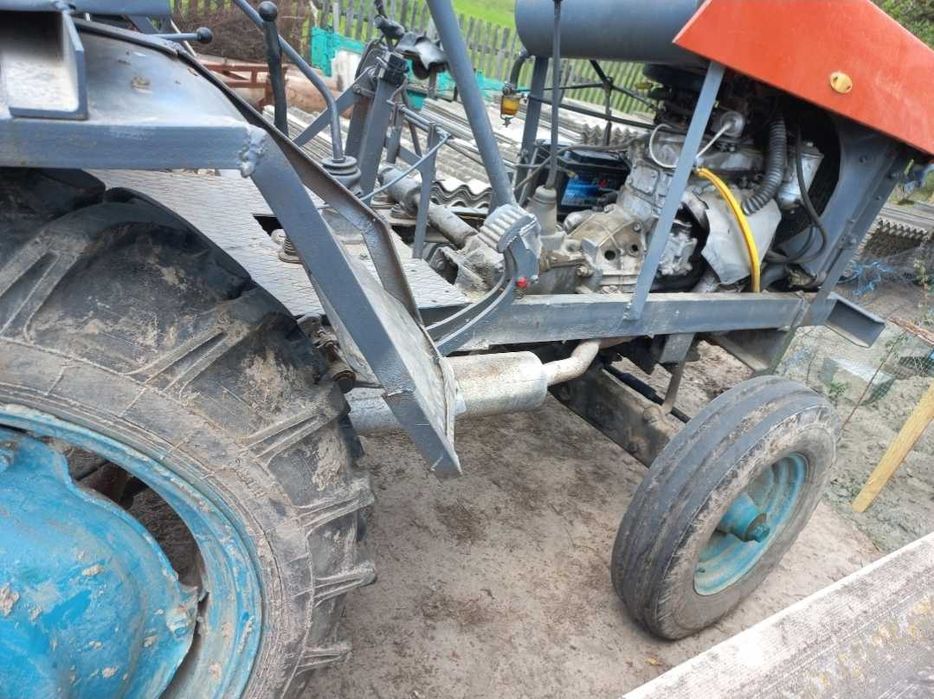 Трактор з документами на бензині, можливо розстрочка