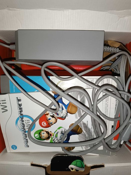 Wii com pouco uso + comando + 3 jogos