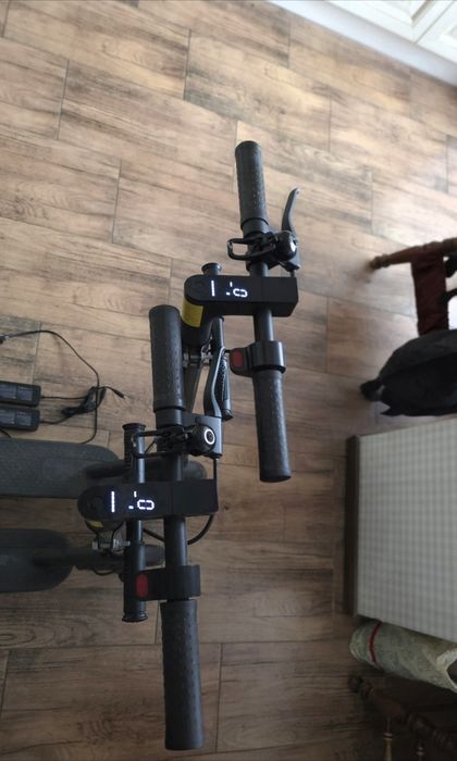 Продам електросамокат Xiaomi Mi Electric Scooter Pro 2 + зарядки і покришка