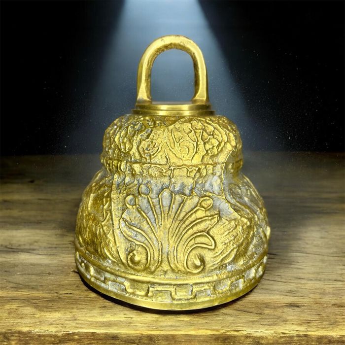 Mosiężny dzwon dekoracyjny