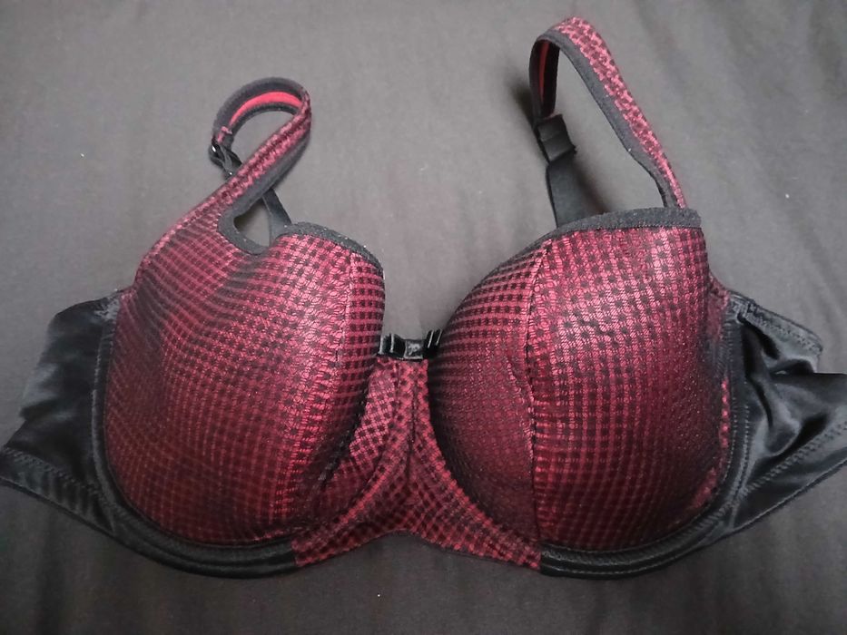 Biustonosz 95D podnosi biust