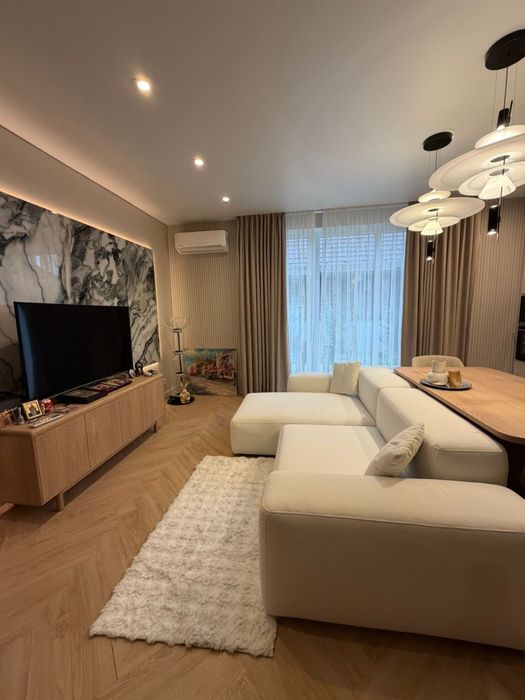 Продаж котеджу з меблями та технікою