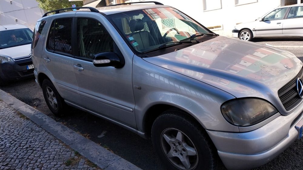 Vendo mercedes ml 2700  com  bom motor mas com alguns problemas eléctricos.