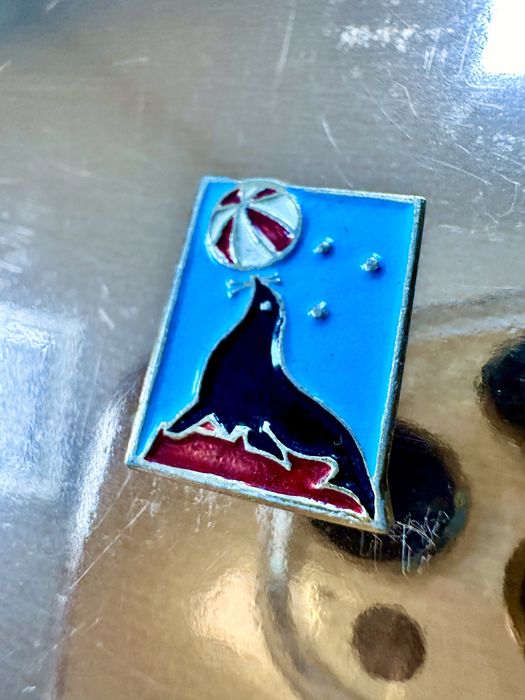 Znaczek broszka z foką retro 18K pamiątka ZSRR