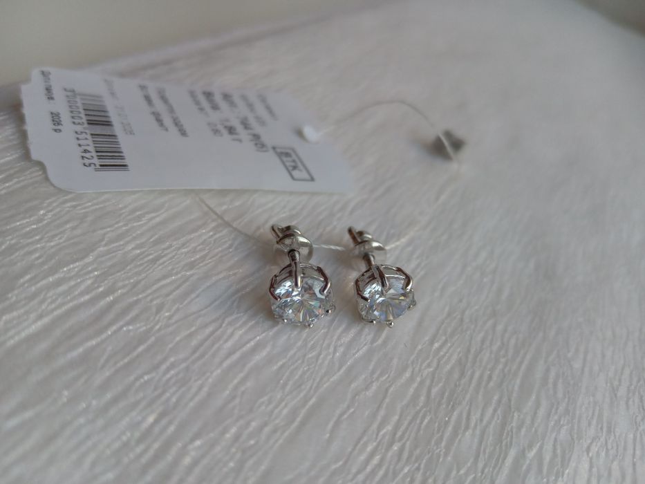 Серебряные серьги пусеты на закрутке гвоздики с камнем 925 проба