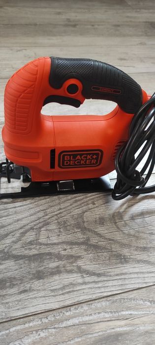 Wyrzynarka Black & Decker 400 w .Nova