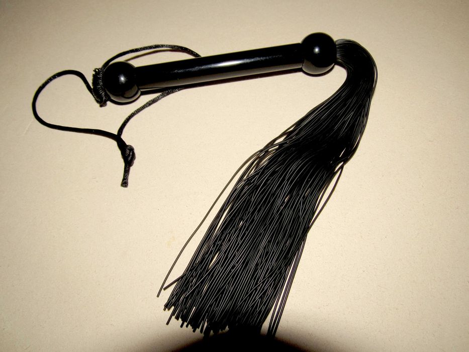 Мини - плеть длиной 29 см.