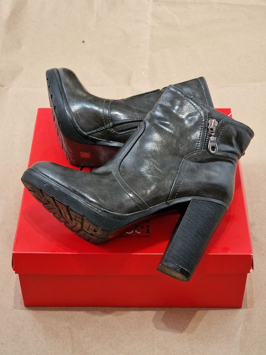 Чорні шкіряні черевики  бренду COFE COST, р36