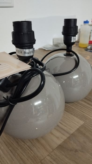 Dois candeeiros de mesa