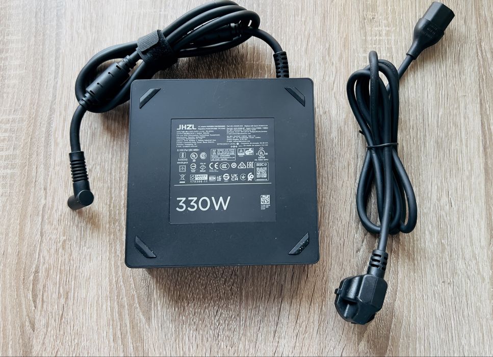 блок живлення для ноутбуків HP Omen потужністю 330 Вт.