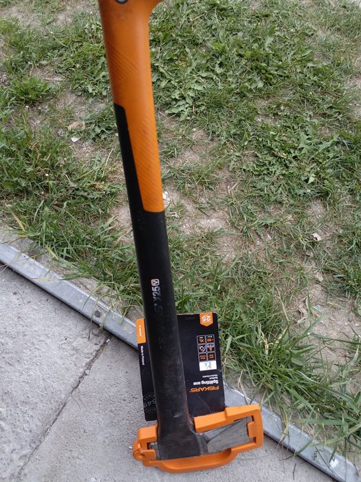 Siekiera Fiskars