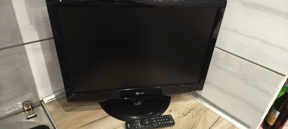 Mały telewizor LG 22LG3100 19 cali hd