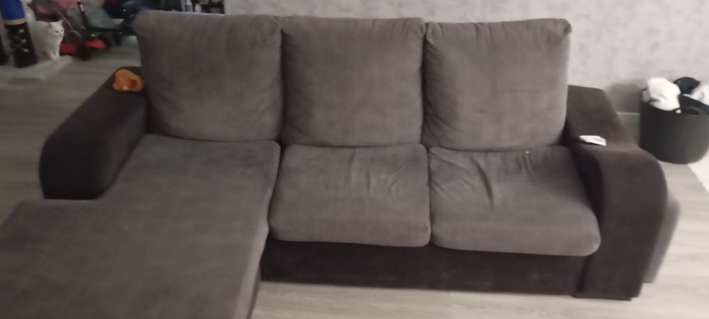 Sofá com 9 anos com chesselong reversível