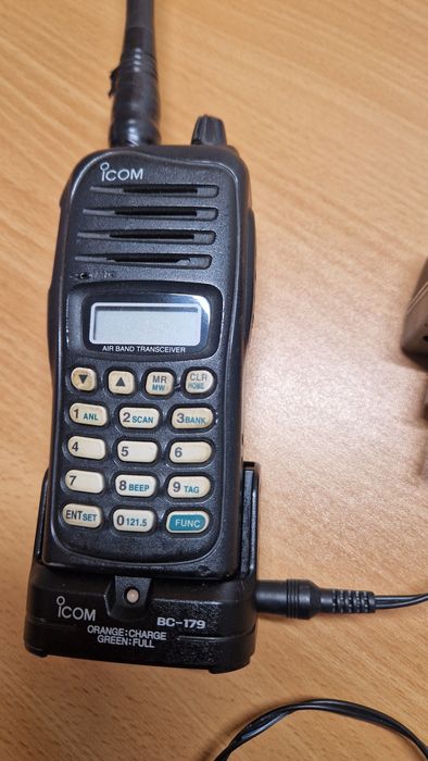 Rádio Aeronáutico Icom IC-A15 Airband Transceiver