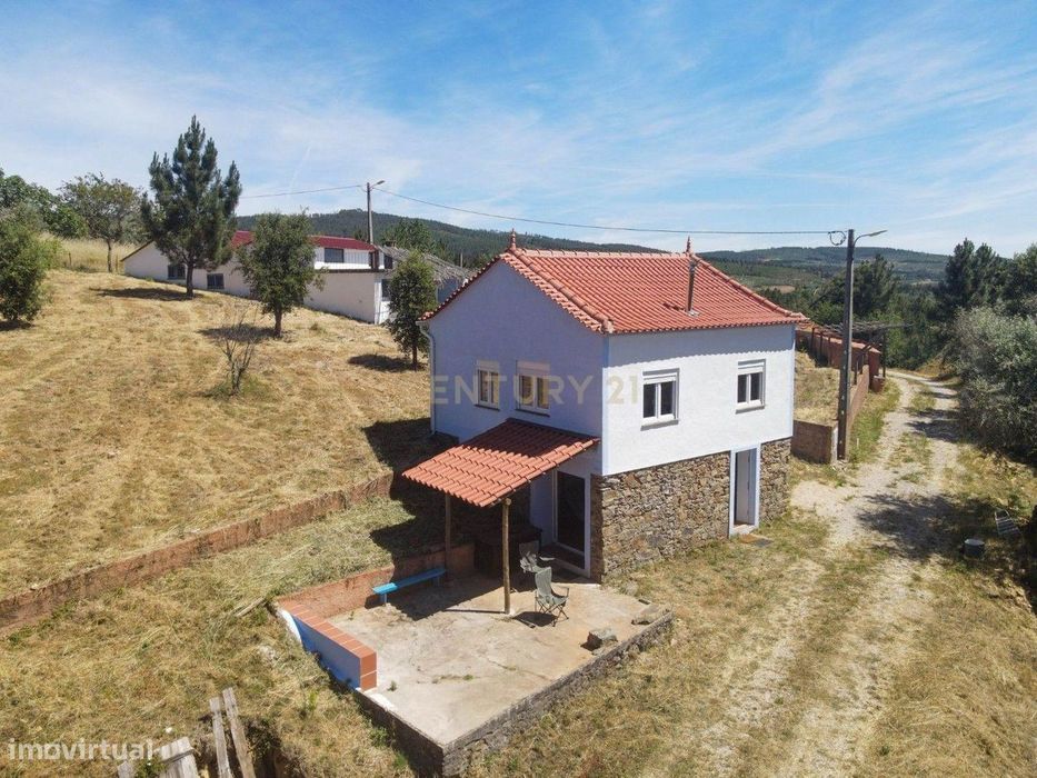 Quintinha renovada em Oleiros - 4 Quartos e Terraço