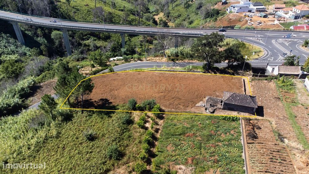 Moradia em Ruína com 1.000 m² de Terreno | Maloeira, Calheta