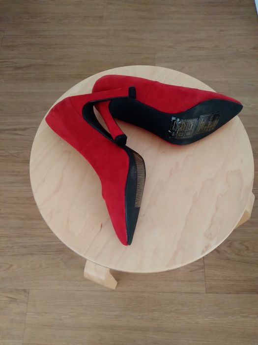 Sapatos senhora em pele novos