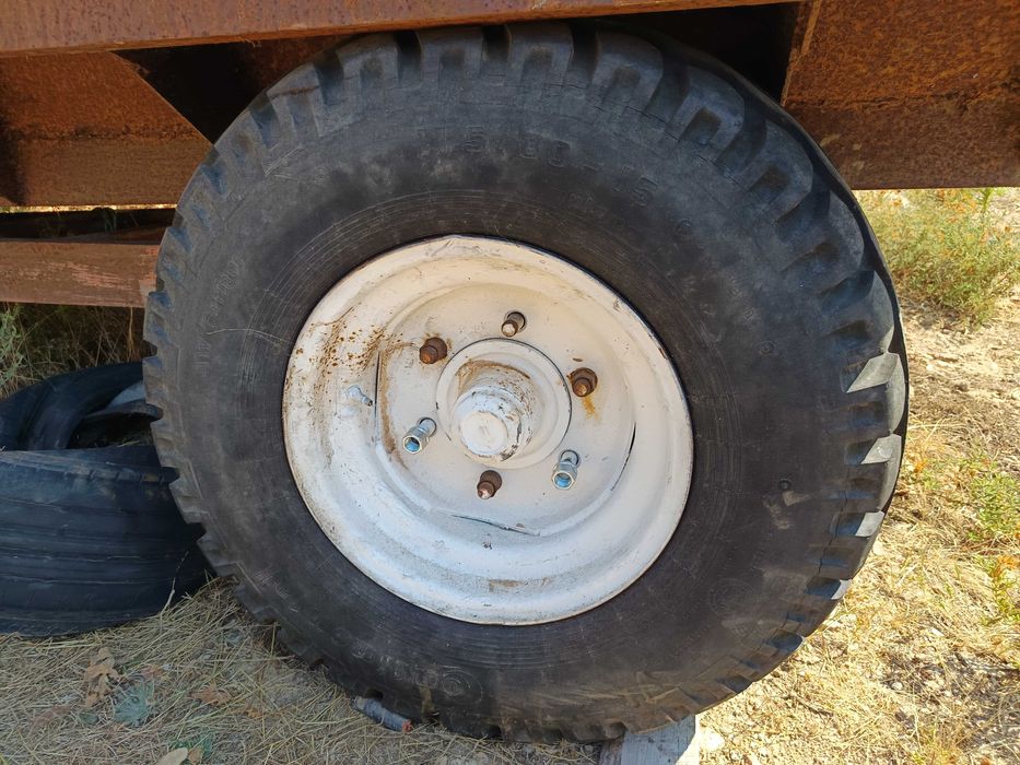 Vendo 2 pneus reboque/ cisterna/ enroladeira