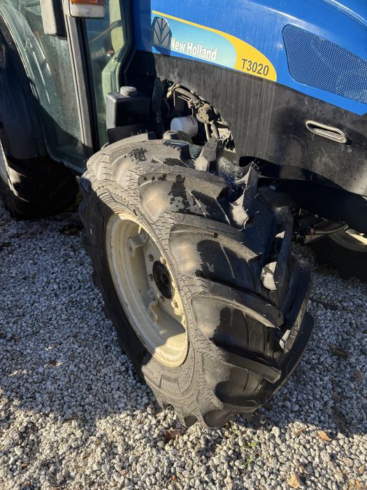 NEW HOLLAND T3020 4x4 — CABINE + AR CONDICIONADO + PNEUS NOVOS