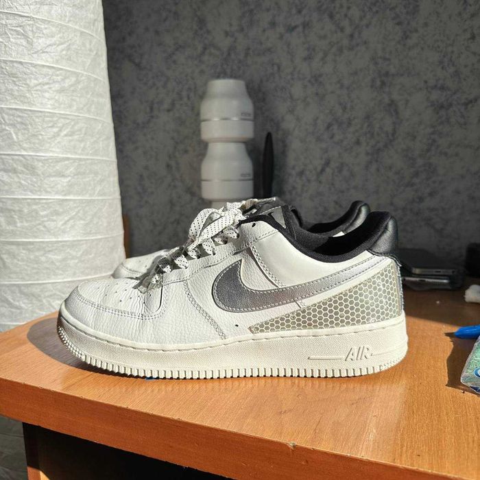 Оригінальні кросівки Nike Air Force 1 Low у відмінному стані.