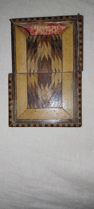 Caixa antiga em madeira para cartões de visita