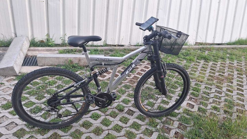 02 bicicletas usadas em bom estado