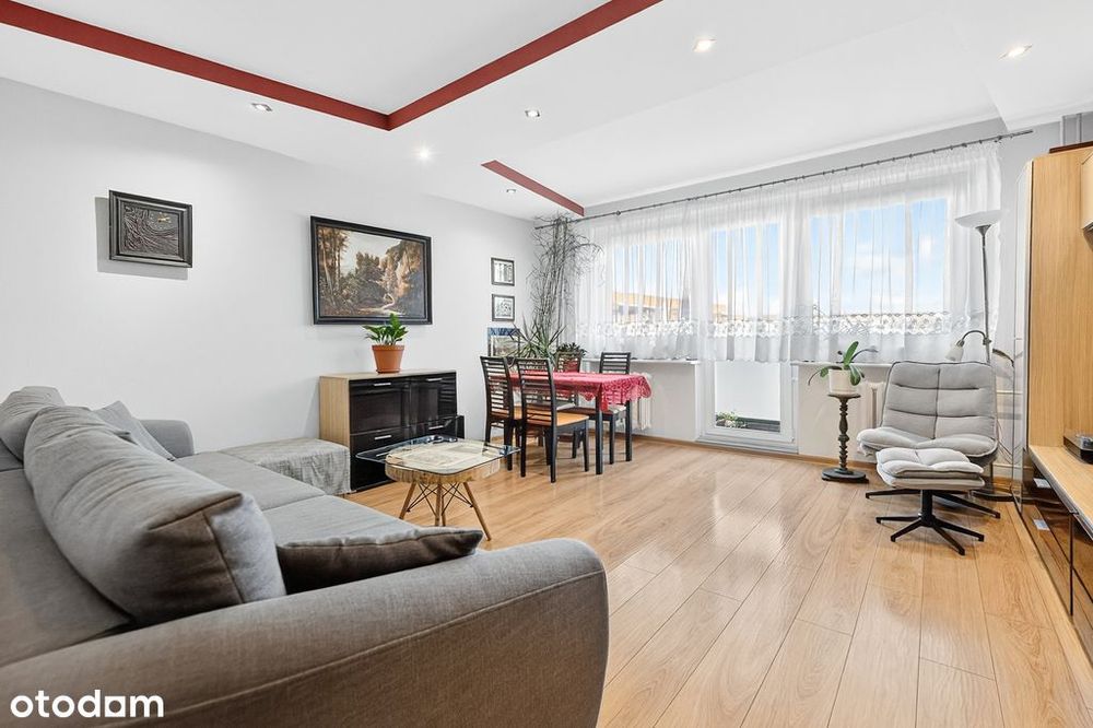 3 pokoje, 74 m², balkon, oddzielna kuchnia.