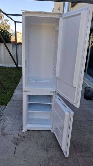 Frigorífico Combinado de Encastre BECKEN — Bom Estado - Venda Rápida!