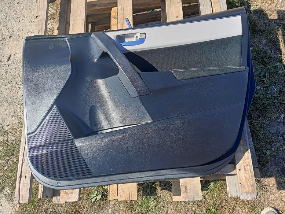 Toyota Corolla E16 tapicerka drzwi boczek prawy przód