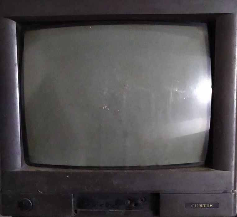 Telewizor CURTIS uszkodzony – nie włącza się