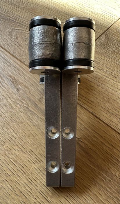 Łoże do silnika modelu RC Du-Bro 686 + 2 komplety elastomerów