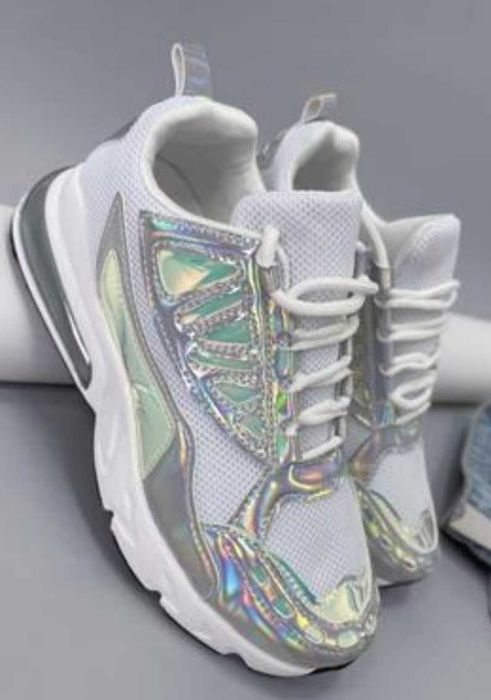 Продам жіночі кросівки