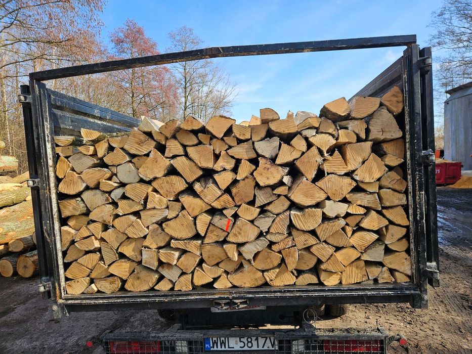 drewno opałowe sezonowane 3 lata pod wiatą, układane na paletach