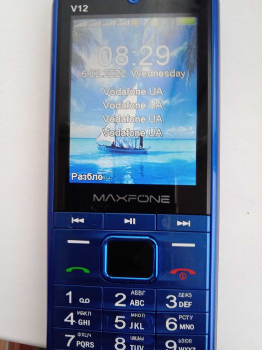 Телефон на 4 сим карты MAXFONE V12.