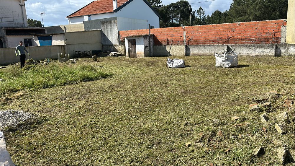 Limpeza de terrenos e jardins e póda de sebs . Orçamento gratuito
