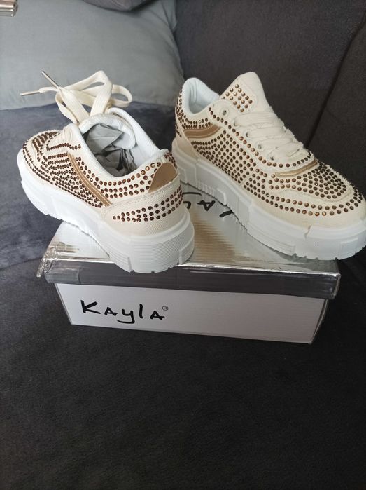 Trampki damskie beżowe z cyrkoniami.