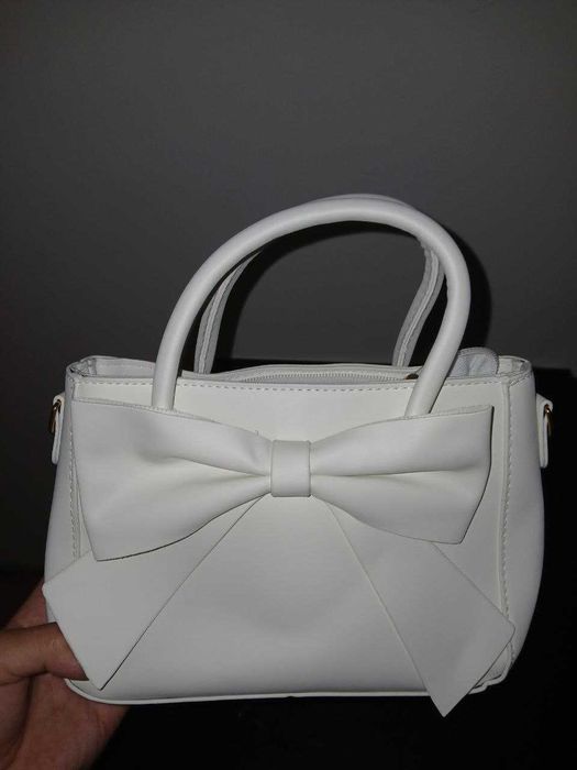 Элегантная женская сумка через плечо с бантом