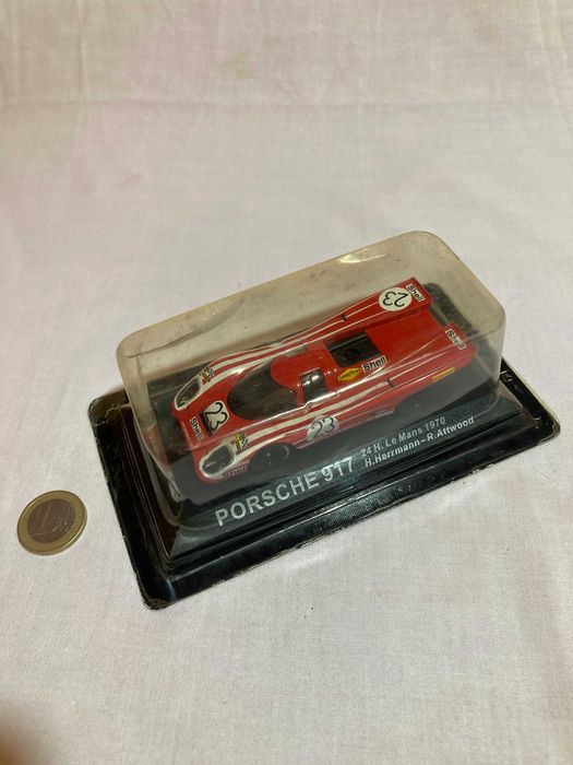 Carrinhos miniatura de exposição, escala 1/43.