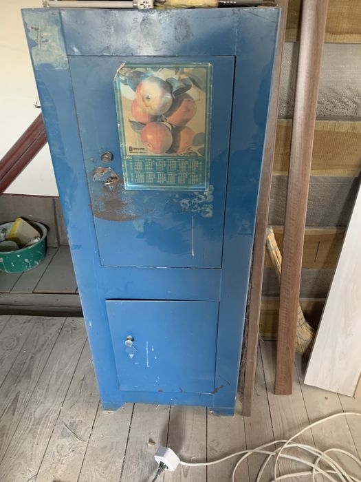 Сейф великий та менший