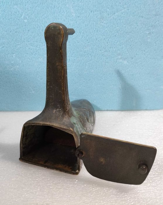 Original e raro antigo ferro de engomar