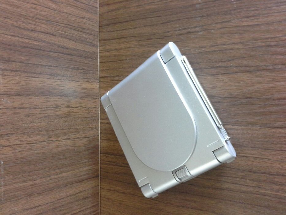 Настольные / дорожные Часы    Радио FМ   -  калькулятор  - календарь