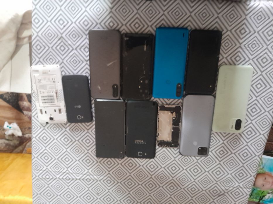 Телефони на запчастини