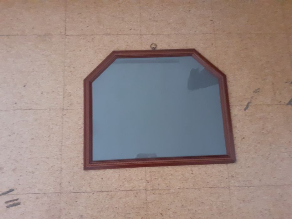 Moldura trabalhada em madeira