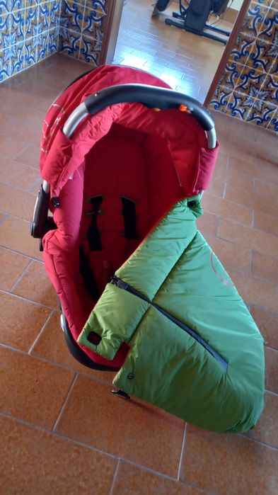 Conjunto de carrinho de criança e ovo