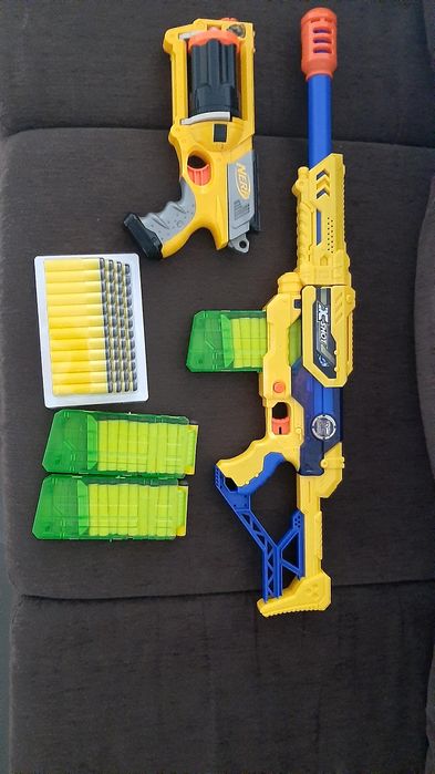 Lançador X-SHOT Max Attack e Lançador Nerf N-Strike