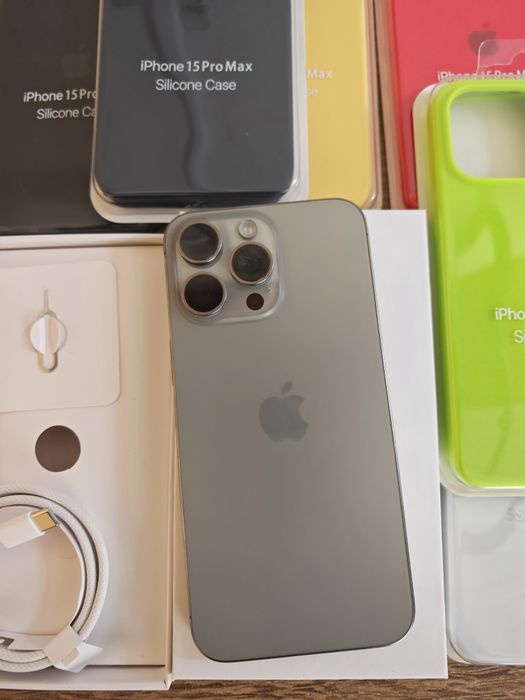 iPhone 15 Pro Max 6.7" 256GB Natural Titanium Em bom estado,  Aceito R