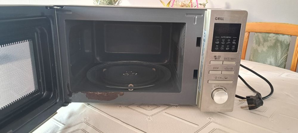 Kuchenka mikrofalowa Sharp.