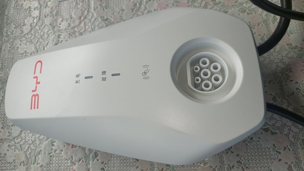 Стаціонарний зарядний пристрій BYD Wallbox 7 кВт