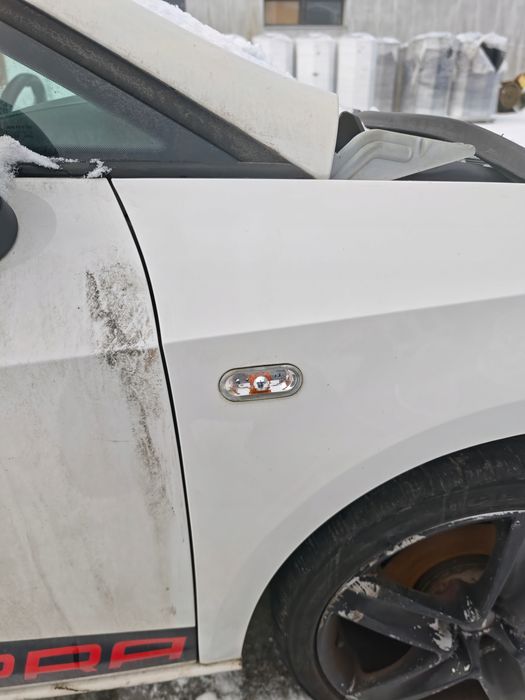 Przód przedni prawy błotnik seat ibiza 6J LB9A