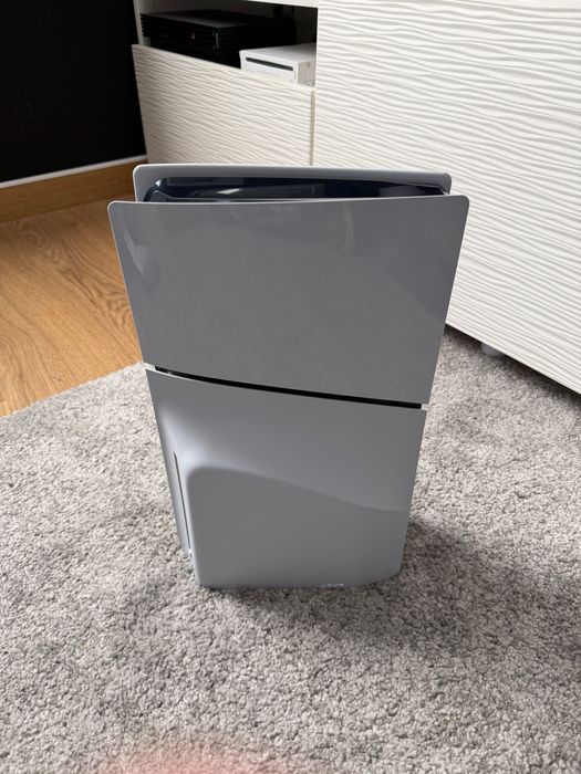 PS5 Slim com leitor (disc) como nova + caixa + comando